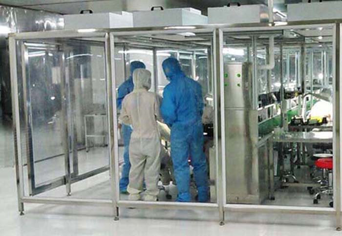 潔凈棚使用過程中 使用人員應(yīng)穿戴清潔的工作服、手套、口罩等防護用品。 不得在潔凈棚內(nèi)進食、飲水、吸煙等。