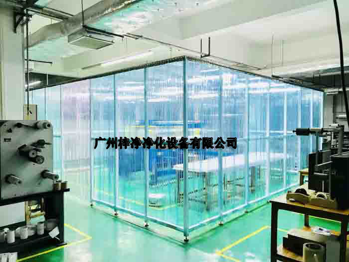 潔凈棚的運行中，高效過濾器作為FFU（單向流風(fēng)機(jī)過濾單元）的核心配件，扮演著至關(guān)重要